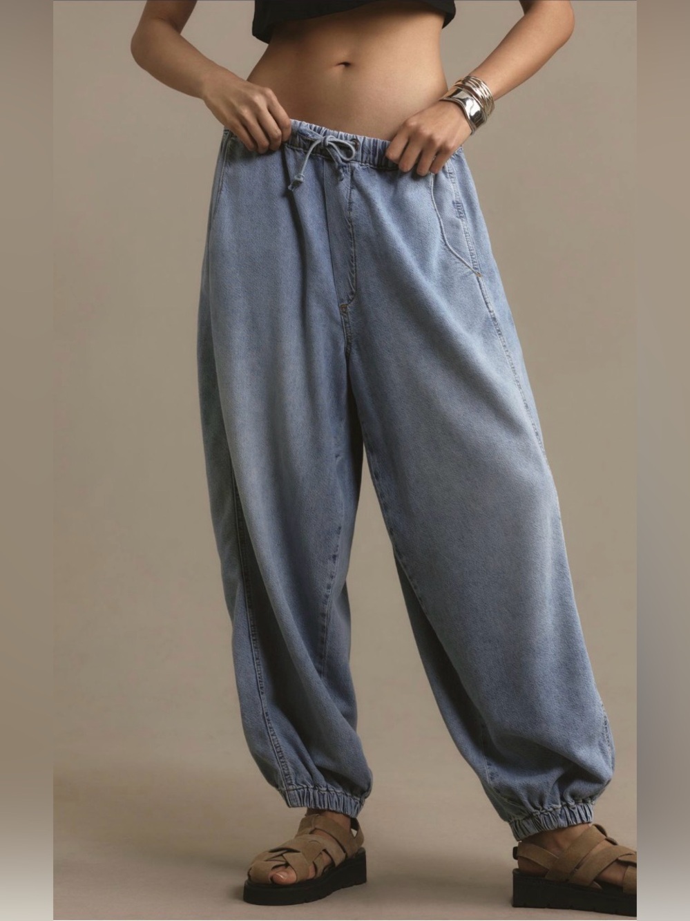 Pilcro Beachy High-Rise
Parachute Jeans. Price firm - Picture 2 of 12